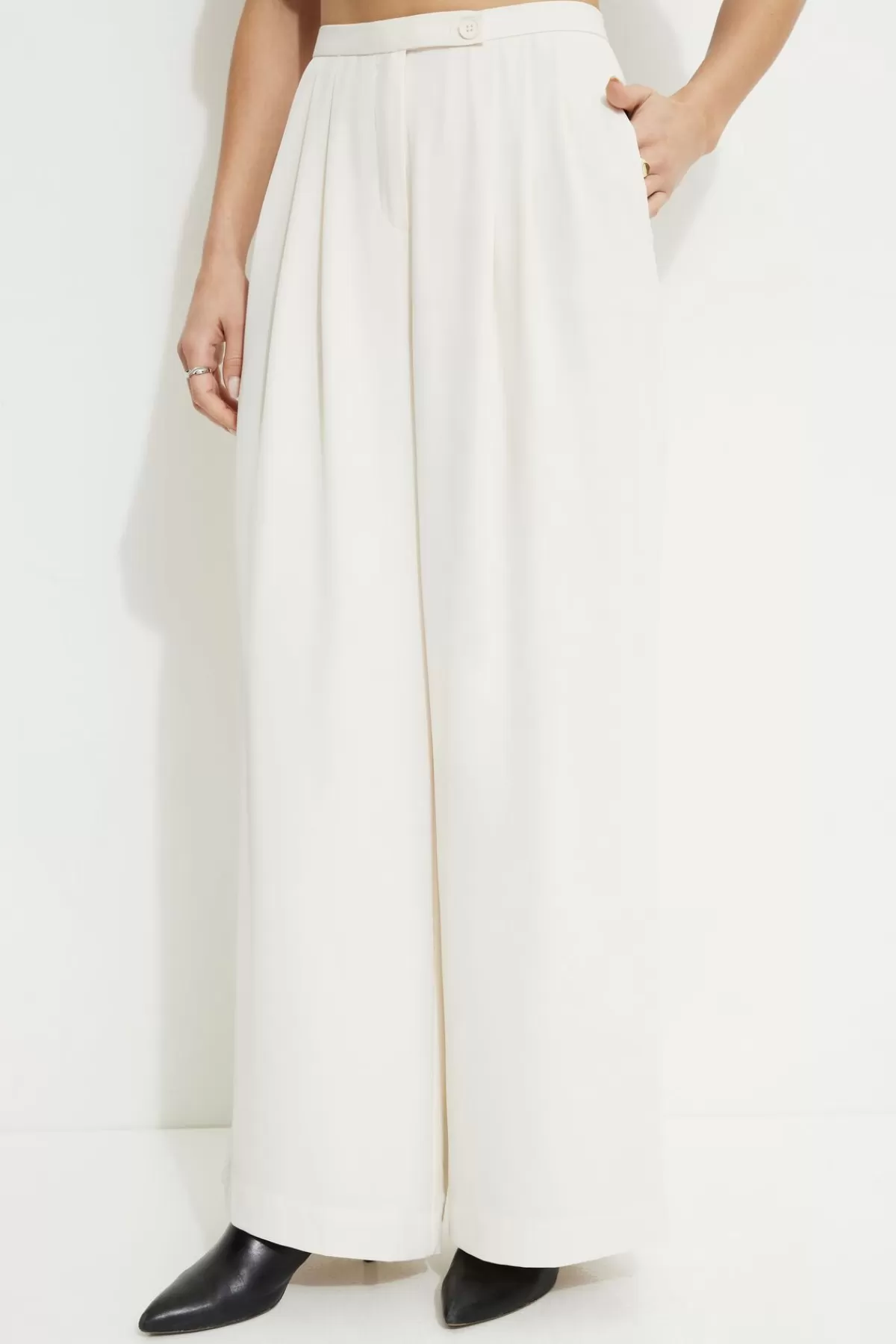 Dynamite Fluid Wide Leg Pants Beige Fashion