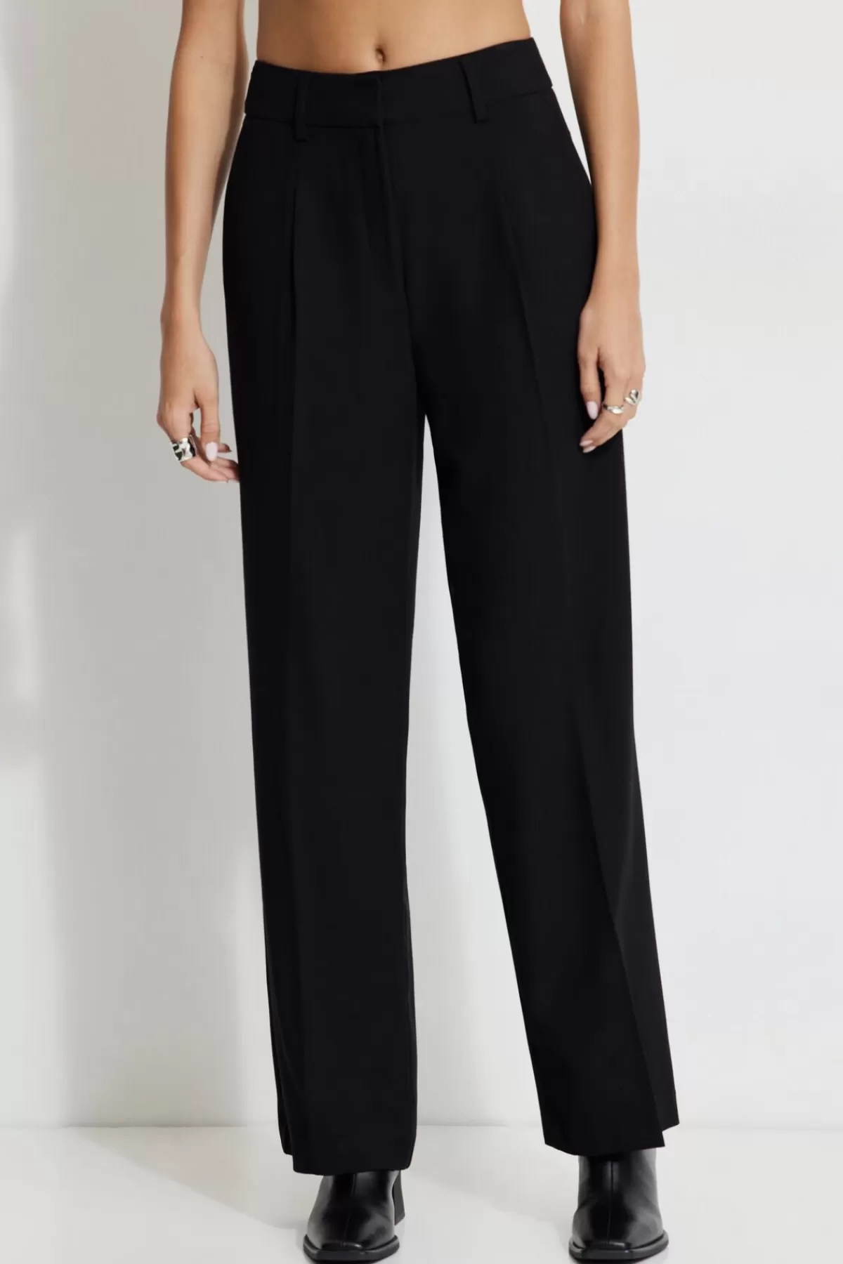 Dynamite Sofia Pleated Straight Leg Pants Black Outlet